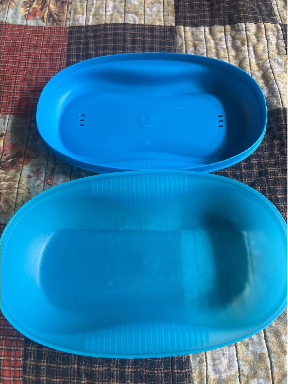 Tupperware Blue Plastic Ventilated Container - Picture 3 of 5